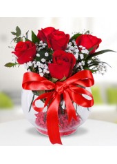 5 Kırmızı Gülden Vazoda Çiçek