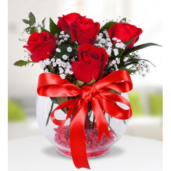 5 Kırmızı Gülden Vazoda Çiçek